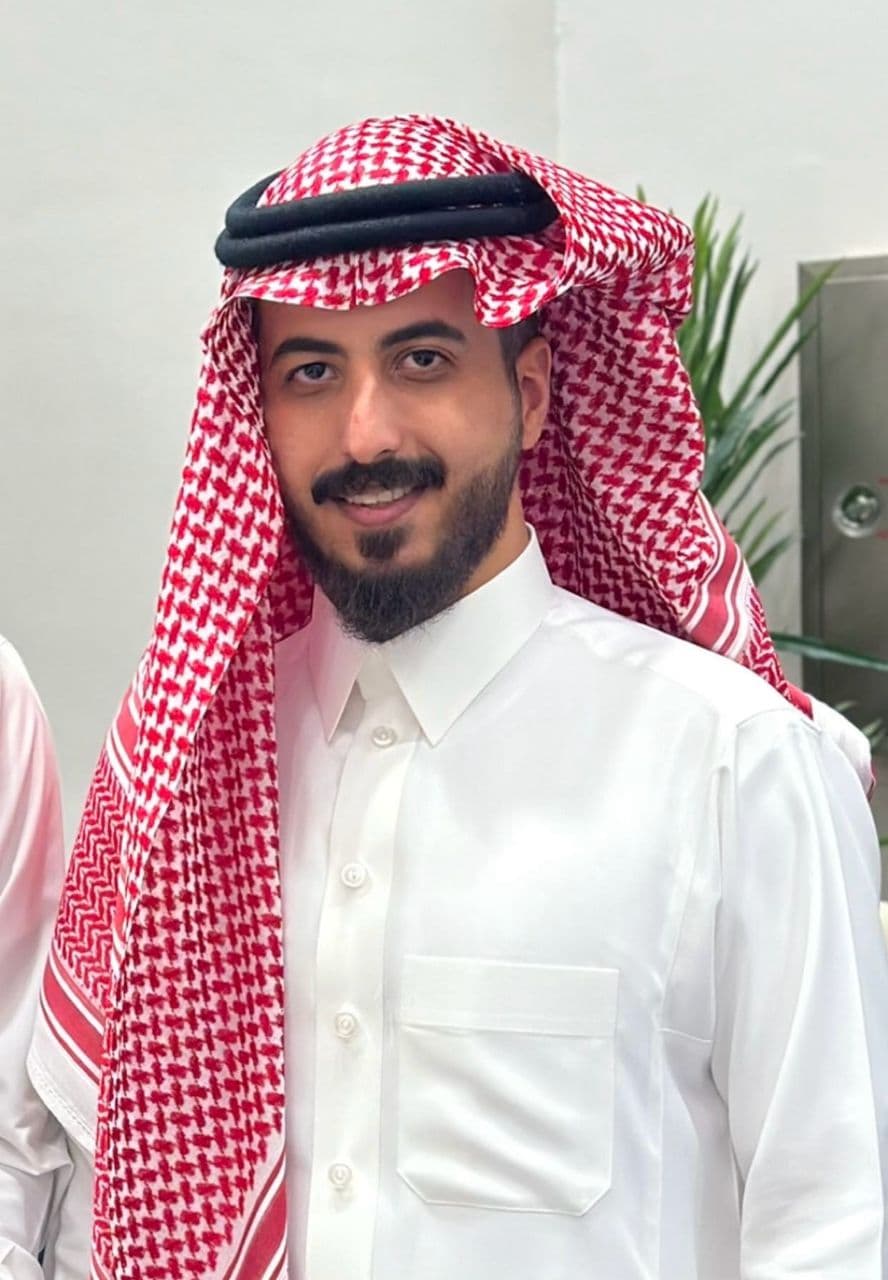 اسم العضو الأول
